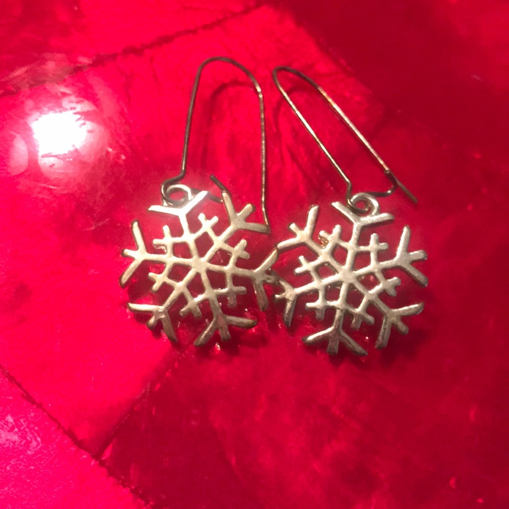Snowflake earrings